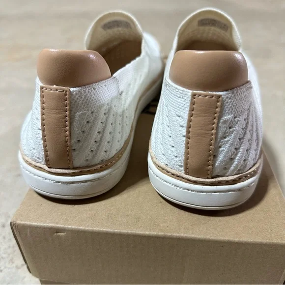 UGG Sammy Chevron Trainers Slip-On Slippers Sneakers White & Tan Size 9 - Picture 4 of 13
